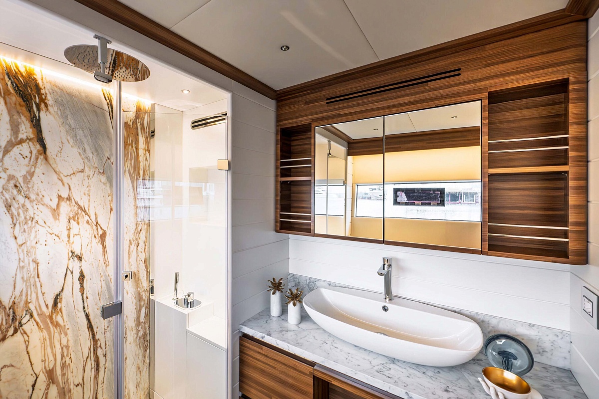 Аренда катамарана на солнечных батареях Vision F Yacht ATRAVERSIA во Франции